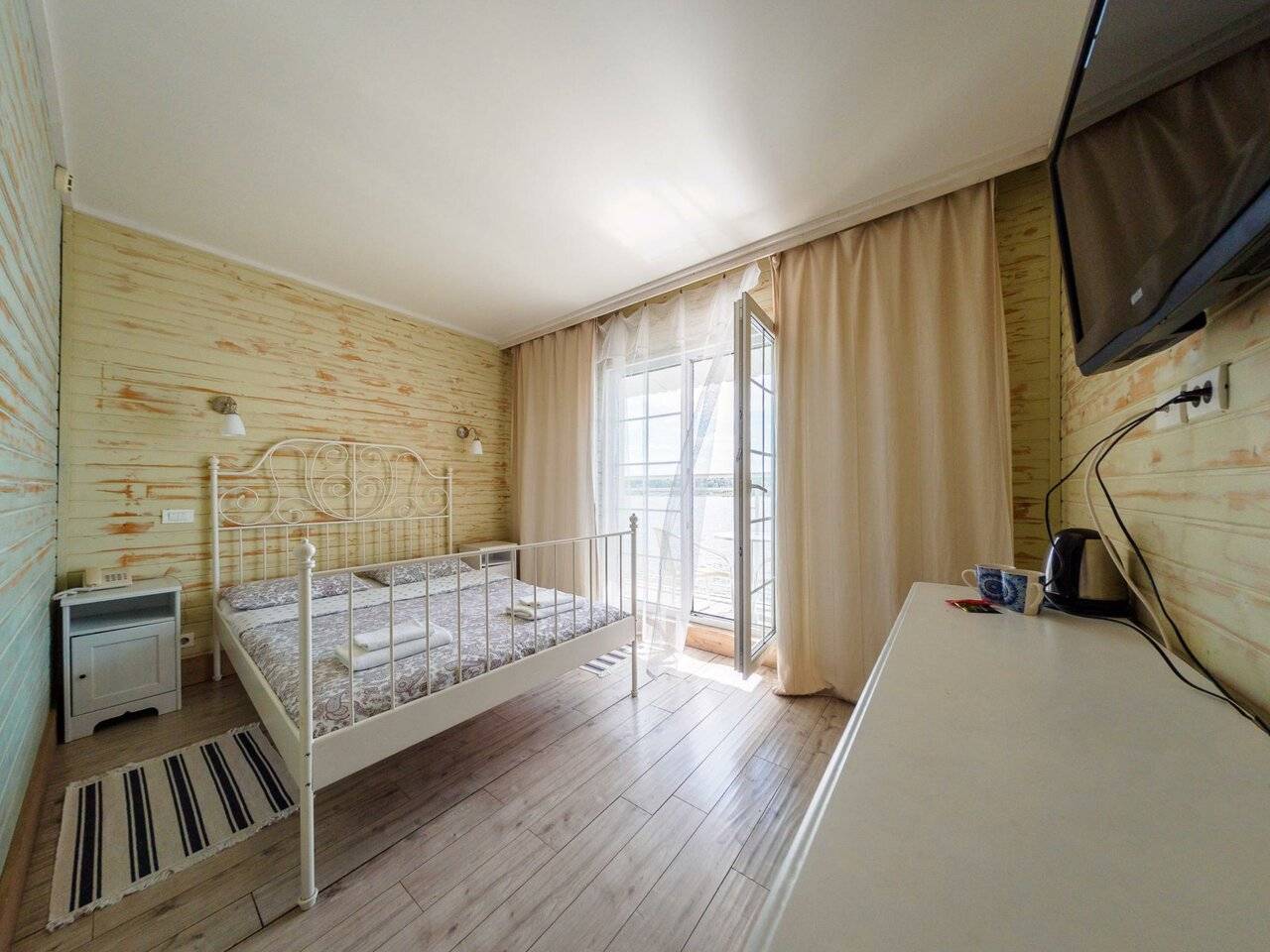 Стандарт, вид на Волгу, 3*